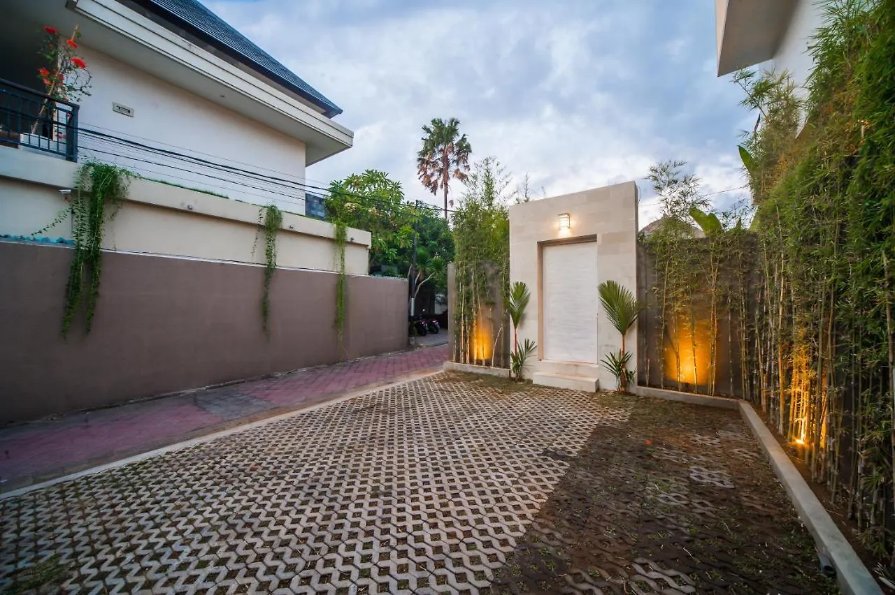 Villa Bunga-Bunga Kecil C Seminyak  Indonesia